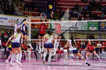 08/03/2023 - Zhu Ting #4 of Savino del Bene Scandicci in action during Volley Serie A women 2022/23 volleyball match between UYBA Unet E-Work Busto Arsizio and Savino del Bene Scandicci at E-Work Arena, Busto Arsizio, Italy on March 08, 2023 - E-WORK BUSTO ARSIZIO VS SAVINO DEL BENE SCANDICCI - SERIE A1 FEMMINILE - VOLLEY