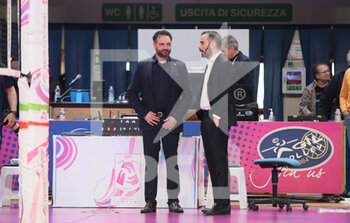 2023-03-26 - Headcoach Novara (Stefano Lavarini) and Milano (Gaspari Marco) - IGOR GORGONZOLA NOVARA VS VERO VOLLEY MILANO - SERIE A1 WOMEN - VOLLEYBALL