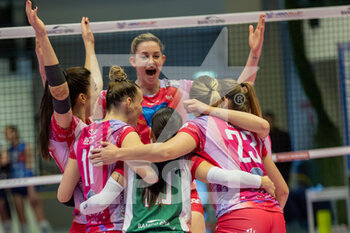 2023-04-01 - Exultation of Players of Vero Volley Milano after scoring a set point - VERO VOLLEY MILANO VS IL BISONTE FIRENZE - SERIE A1 WOMEN - VOLLEYBALL