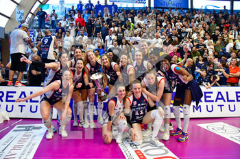 2023-04-02 - Chieri with the CEV Cup and Fans - REALE MUTUA FENERA CHIERI ’76 VS BARTOCCINI-FORTINFISSI PERUGIA - SERIE A1 WOMEN - VOLLEYBALL