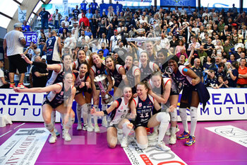 2023-04-02 - Chieri with the CEV Cup and Fans - REALE MUTUA FENERA CHIERI ’76 VS BARTOCCINI-FORTINFISSI PERUGIA - SERIE A1 WOMEN - VOLLEYBALL