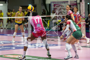 2023-05-09 - Myriam Sylla (Vero Volley Milano) on defense - PLAY OFF - FINAL - VERO VOLLEY MILANO VS PROSECCO DOC IMOCO CONEGLIANO - SERIE A1 WOMEN - VOLLEYBALL
