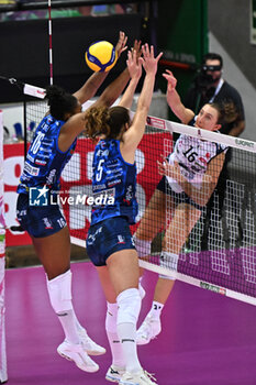 2023-10-08 - Spike of Madeleine Gates ( Prosecco Doc Imoco Conegliano ) - PROSECCO DOC IMOCO CONEGLIANO VS ITAS TRENTINO - SERIE A1 WOMEN - VOLLEYBALL
