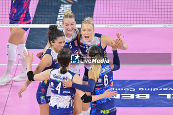 2023-10-08 - Players of Il Bisonte Firenze celebrate - SAVINO DEL BENE SCANDICCI VS IL BISONTE FIRENZE - SERIE A1 WOMEN - VOLLEYBALL