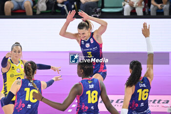 2023-10-08 - Players of Savino Del Bene Scandicci celebrate - SAVINO DEL BENE SCANDICCI VS IL BISONTE FIRENZE - SERIE A1 WOMEN - VOLLEYBALL