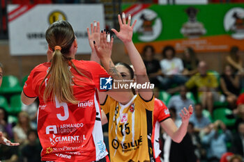 2023-10-14 - Alice
Tanase (Cuneo) and Serena
Scognamillo (Cuneo) celebrates after scoring a point - CUNEO GRANDA VOLLEY VS PROSECCO DOC IMOCO CONEGLIANO - SERIE A1 WOMEN - VOLLEYBALL