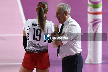 2023-10-22 - Jennifer Boldini and Julio Velasco of UYBA Volley Busto Arsizio during the 3rd round of the Serie A1 Women's Volleyball Championship between Roma Volley Club and UYBA Busto Arsizio on 21 October 2023 at the Palazzetto dello Sport in Rome. - ROMA VOLLEY CLUB VS UYBA VOLLEY BUSTO ARSIZIO - SERIE A1 WOMEN - VOLLEYBALL