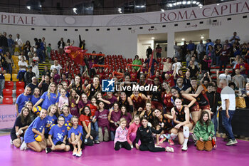 2023-10-22 - Roma Volley Club greets the fans during the 3rd round of the Serie A1 Women's Volleyball Championship between Roma Volley Club and UYBA Busto Arsizio on 21 October 2023 at the Palazzetto dello Sport in Rome. - ROMA VOLLEY CLUB VS UYBA VOLLEY BUSTO ARSIZIO - SERIE A1 WOMEN - VOLLEYBALL