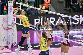 2023-11-22 - Spike of Sarah Fahr ( Prosecco Doc Imoco Conegliano ) - PROSECCO DOC IMOCO CONEGLIANO VS ROMA VOLLEY CLUB - SERIE A1 WOMEN - VOLLEYBALL