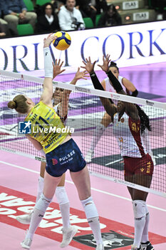 2023-11-22 - Spike of Isabelle Haak ( Prosecco Doc Imoco Conegliano ) - PROSECCO DOC IMOCO CONEGLIANO VS ROMA VOLLEY CLUB - SERIE A1 WOMEN - VOLLEYBALL