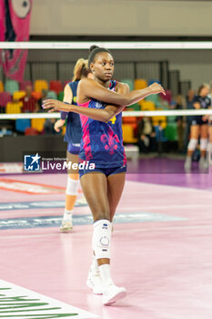 2023-10-29 - Linda Nwakalor (Savino Del Bene Scandicci) warm up - SAVINO DEL BENE SCANDICCI VS TRASPORTIPESANTI CASALMAGGIORE - SERIE A1 WOMEN - VOLLEYBALL