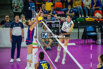 2023-10-29 - Malwina Smarzek (Trasportipesanti Casalmaggiore) vs Britt Herbots (Savino Del Bene Scandicci) - SAVINO DEL BENE SCANDICCI VS TRASPORTIPESANTI CASALMAGGIORE - SERIE A1 WOMEN - VOLLEYBALL