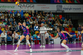 2023-10-29 - Massimo Barbolini (head coach of Savino Del Bene Scandicci) - SAVINO DEL BENE SCANDICCI VS TRASPORTIPESANTI CASALMAGGIORE - SERIE A1 WOMEN - VOLLEYBALL