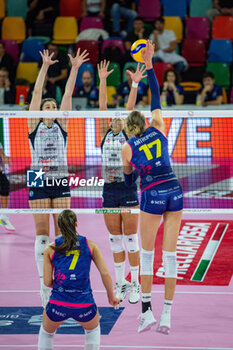 2023-10-29 - Attack of Ekaterina Antropova (Savino Del Bene Scandicci) at service - SAVINO DEL BENE SCANDICCI VS TRASPORTIPESANTI CASALMAGGIORE - SERIE A1 WOMEN - VOLLEYBALL