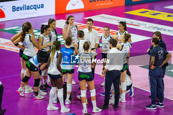 2023-10-29 - Head Coach Marco Musso (Trasportipesanti Casalmaggiore) calls time out - SAVINO DEL BENE SCANDICCI VS TRASPORTIPESANTI CASALMAGGIORE - SERIE A1 WOMEN - VOLLEYBALL