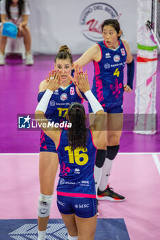 2023-10-29 - Ekaterina Antropova (Savino Del Bene Scandicci) and Ana Carolina da Silva (Savino Del Bene Scandicci) - SAVINO DEL BENE SCANDICCI VS TRASPORTIPESANTI CASALMAGGIORE - SERIE A1 WOMEN - VOLLEYBALL