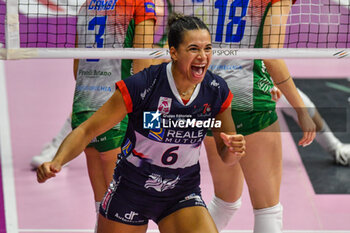 2023-11-04 - Avery Skinner celebrates scoring her team's point during Volley Serie A1 F match between Reale Mutua Fener Chieri '76 and Wash4green Pinerolo at Palafenera, Chieri (TO) - REALE MUTUA FENERA CHIERI 76 VS WASH4GREEN PINEROLO - SERIE A1 WOMEN - VOLLEYBALL