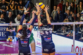 2023-11-04 - Chieri defend during Volley Serie A1 F match between Reale Mutua Fener Chieri '76 and Wash4green Pinerolo at Palafenera, Chieri (TO) - REALE MUTUA FENERA CHIERI 76 VS WASH4GREEN PINEROLO - SERIE A1 WOMEN - VOLLEYBALL