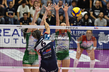 2023-11-04 - Avery Skinner in action for Chieri during	 Volley Serie A1 F match between Reale Mutua Fener Chieri '76 and Wash4green Pinerolo at Palafenera, Chieri (TO) - REALE MUTUA FENERA CHIERI 76 VS WASH4GREEN PINEROLO - SERIE A1 WOMEN - VOLLEYBALL