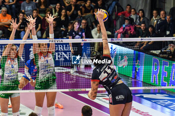 2023-11-04 - Martha Anthouli attack to Chieri during Volley Serie A1 F match between Reale Mutua Fener Chieri '76 and Wash4green Pinerolo at Palafenera, Chieri (TO) - REALE MUTUA FENERA CHIERI 76 VS WASH4GREEN PINEROLO - SERIE A1 WOMEN - VOLLEYBALL