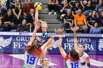 2023-11-04 - Madison Kingdon for Chieri during Volley Serie A1 F match between Reale Mutua Fener Chieri '76 and Wash4green Pinerolo at Palafenera, Chieri (TO) - REALE MUTUA FENERA CHIERI 76 VS WASH4GREEN PINEROLO - SERIE A1 WOMEN - VOLLEYBALL