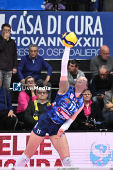 2023-11-12 - Serve of Isabelle Haak ( Prosecco Doc Imoco Conegliano ). - PROSECCO DOC IMOCO CONEGLIANO VS IL BISONTE FIRENZE - SERIE A1 WOMEN - VOLLEYBALL