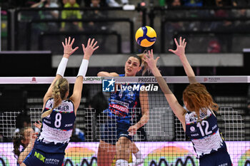 2023-11-12 - Spike of Federica Squarcini ( Prosecco Doc Imoco Conegliano ). - PROSECCO DOC IMOCO CONEGLIANO VS IL BISONTE FIRENZE - SERIE A1 WOMEN - VOLLEYBALL