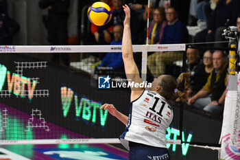 2023-11-18 - Carli Dehogg of Itas Trentino Volley attack during Volley Serie A1 F match between Reale Mutua Fenera Chieri '76 and Itas Trentino Volley at PalaFenera, Chieri - REALE MUTUA FENERA CHIERI 76 VS ITAS TRENTINO - SERIE A1 WOMEN - VOLLEYBALL