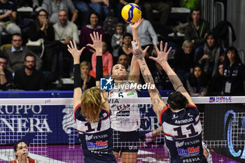 2023-11-18 - Franchesca Michieletto of Itas Trentino Volley attack during Volley Serie A1 F match between Reale Mutua Fenera Chieri '76 and Itas Trentino Volley at PalaFenera, Chieri - REALE MUTUA FENERA CHIERI 76 VS ITAS TRENTINO - SERIE A1 WOMEN - VOLLEYBALL