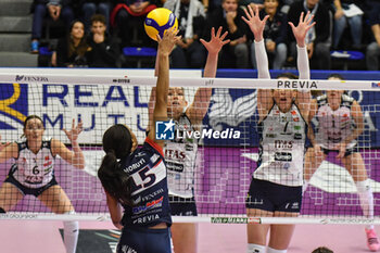 2023-11-18 - Loveth Omoruyi of Chieri '76 during Volley Serie A1 F match between Reale Mutua Fenera Chieri '76 and Itas Trentino Volley at PalaFenera, Chieri - REALE MUTUA FENERA CHIERI 76 VS ITAS TRENTINO - SERIE A1 WOMEN - VOLLEYBALL
