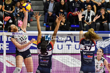2023-11-18 - Carli Dehogg of Itas Trentino Volley in action during Volley Serie A1 F match between Reale Mutua Fenera Chieri '76 and Itas Trentino Volley at PalaFenera, Chieri - REALE MUTUA FENERA CHIERI 76 VS ITAS TRENTINO - SERIE A1 WOMEN - VOLLEYBALL