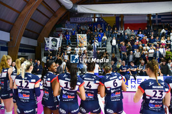 2023-11-18 - Chieri fans celebrates the team's match to make the win 3-1
Chieri '76 celebrates the match win Volley Serie A1 F match between Reale Mutua Fenera Chieri '76 and Itas Trentino Volley at PalaFenera, Chieri - REALE MUTUA FENERA CHIERI 76 VS ITAS TRENTINO - SERIE A1 WOMEN - VOLLEYBALL