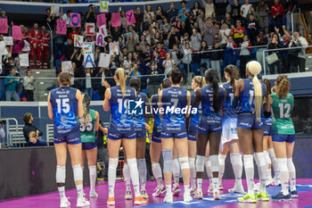 2023-11-19 - Players of Vero Volley Milano celebrate the victory with supporters - ALLIANZ VV MILANO VS WASH4GREEN PINEROLO - SERIE A1 WOMEN - VOLLEYBALL