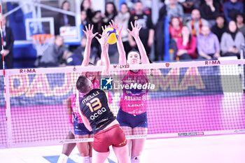 2023-11-26 - Giulia Melli (Roma Volley Club) vs Dana Rettke (Vero Volley Milano) - ROMA VOLLEY CLUB VS ALLIANZ VV MILANO - SERIE A1 WOMEN - VOLLEYBALL