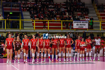 2023-11-26 - UYBA Unet E-Work Busto Arsizio players line up during Volley Serie A women 2023/24 match between UYBA E-Work Volley Busto Arsizio and Cuneo Granda Volley at E-Work Arena, Busto Arsizio, Italy on November 26, 2023 - UYBA VOLLEY BUSTO ARSIZIO VS CUNEO GRANDA VOLLEY - SERIE A1 WOMEN - VOLLEYBALL