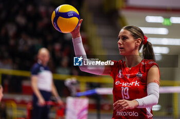 2023-11-26 - Jennifer Boldini #19 of UYBA E-Work Volley Busto Arsizio seen in action during Volley Serie A women 2023/24 match between UYBA E-Work Volley Busto Arsizio and Cuneo Granda Volley at E-Work Arena, Busto Arsizio, Italy on November 26, 2023 - UYBA VOLLEY BUSTO ARSIZIO VS CUNEO GRANDA VOLLEY - SERIE A1 WOMEN - VOLLEYBALL