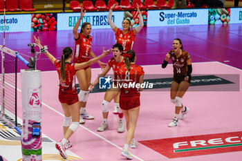 2023-11-26 - UYBA Unet E-Work Busto Arsizio players celebrate during Volley Serie A women 2023/24 match between UYBA E-Work Volley Busto Arsizio and Cuneo Granda Volley at E-Work Arena, Busto Arsizio, Italy on November 26, 2023 - UYBA VOLLEY BUSTO ARSIZIO VS CUNEO GRANDA VOLLEY - SERIE A1 WOMEN - VOLLEYBALL