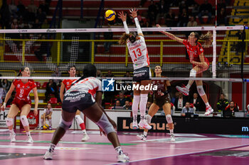 2023-11-26 - Federica Carletti #11 of UYBA E-Work Volley Busto Arsizio seen in action during Volley Serie A women 2023/24 match between UYBA E-Work Volley Busto Arsizio and Cuneo Granda Volley at E-Work Arena, Busto Arsizio, Italy on November 26, 2023 - UYBA VOLLEY BUSTO ARSIZIO VS CUNEO GRANDA VOLLEY - SERIE A1 WOMEN - VOLLEYBALL