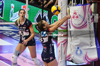 2023-12-03 - Ofelia Malinov of Chieri '76 in action during Serie A1 Femminile match between Reale Mutua Fenera Chieri '76 and UYBA Volley Busto Arsizio at Palafenera, Chieri (TO) - REALE MUTUA FENERA CHIERI 76 VS UYBA VOLLEY BUSTO ARSIZIO - SERIE A1 WOMEN - VOLLEYBALL
