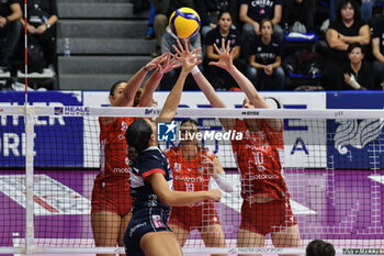 2023-12-03 - Avery Skinner of Chieri '76 during Serie A1 Femminile match between Reale Mutua Fenera Chieri '76 and UYBA Volley Busto Arsizio at Palafenera, Chieri (TO) - REALE MUTUA FENERA CHIERI 76 VS UYBA VOLLEY BUSTO ARSIZIO - SERIE A1 WOMEN - VOLLEYBALL