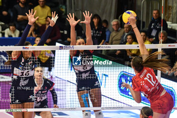 2023-12-03 - Giorgia Frosini of UYBA in action during Serie A1 Femminile match between Reale Mutua Fenera Chieri '76 and UYBA Volley Busto Arsizio at Palafenera, Chieri (TO) - REALE MUTUA FENERA CHIERI 76 VS UYBA VOLLEY BUSTO ARSIZIO - SERIE A1 WOMEN - VOLLEYBALL