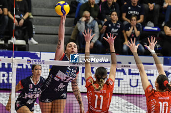 2023-12-03 - Martha Anthouli of Chieri '76 in action during Serie A1 Femminile match between Reale Mutua Fenera Chieri '76 and UYBA Volley Busto Arsizio at Palafenera, Chieri (TO) - REALE MUTUA FENERA CHIERI 76 VS UYBA VOLLEY BUSTO ARSIZIO - SERIE A1 WOMEN - VOLLEYBALL