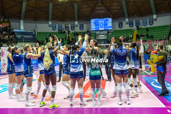 2023-12-03 - Happiness of Players of Vero Volley Milano after scoring a match point - ALLIANZ VV MILANO VS TRASPORTIPESANTI CASALMAGGIORE - SERIE A1 WOMEN - VOLLEYBALL