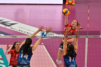 2023-12-10 - Lena
Stigrot (Cuneo) - Dana Rettke (Vero Volley Milano) - Anna
Haak (Cuneo) - Vittoria
Prandi (Vero Volley Milano) - CUNEO GRANDA VOLLEY VS ALLIANZ VV MILANO - SERIE A1 WOMEN - VOLLEYBALL