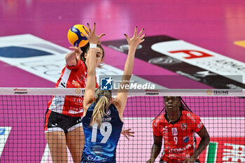 2023-12-10 - Anna Hall (Cuneo) - Nika
Daalderop (Vero Volley Milano) - Anna
Adelusi (Cuneo) - CUNEO GRANDA VOLLEY VS ALLIANZ VV MILANO - SERIE A1 WOMEN - VOLLEYBALL
