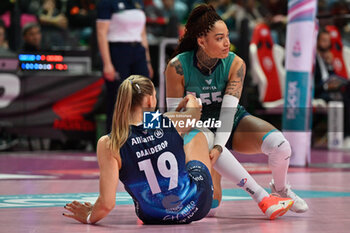 2023-12-10 - Nika
Daalderop (Vero Volley Milano) - Brenda
Castillo (Vero Volley Milano) - CUNEO GRANDA VOLLEY VS ALLIANZ VV MILANO - SERIE A1 WOMEN - VOLLEYBALL
