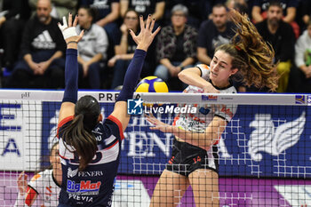 2023-12-17 - Anna Hall of S.Bernardo Cuneo in action during Serie A1 Femminile between Reale Mutua Fenera Chieri '76 and Honda Olivero S.Bernardo Cuneo at PalaFenera, Chieri (TO) - REALE MUTUA FENERA CHIERI 76 VS CUNEO GRANDA VOLLEY - SERIE A1 WOMEN - VOLLEYBALL