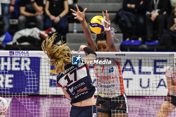 2023-12-17 - Camilla Weitzel of Chieri '76 in action during Serie A1 Femminile between Reale Mutua Fenera Chieri '76 and Honda Olivero S.Bernardo Cuneo at PalaFenera, Chieri (TO) - REALE MUTUA FENERA CHIERI 76 VS CUNEO GRANDA VOLLEY - SERIE A1 WOMEN - VOLLEYBALL