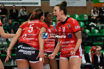 2023-12-23 - Alice
Tanase (Cuneo) and Francesca
Scola (Cuneo) celebrates after scoring a point - CUNEO GRANDA VOLLEY VS IL BISONTE FIRENZE - SERIE A1 WOMEN - VOLLEYBALL