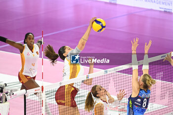 2023-11-01 - Michela Rucli (Roma Volley Club) spike against Il Bisonte block - IL BISONTE FIRENZE VS ROMA VOLLEY CLUB - SERIE A1 WOMEN - VOLLEYBALL